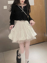 Minirock mit hoher Taille und Retro-Spitze und Rüschen